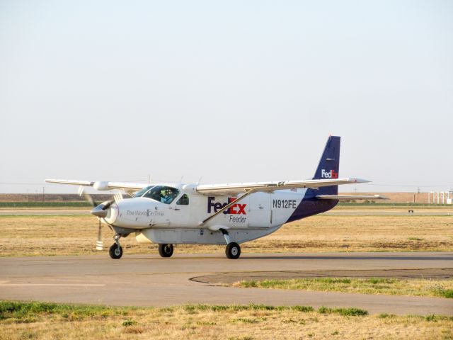 Cessna Caravan (N912FE)