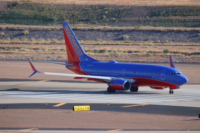 Boeing 737-700 (N7737E)