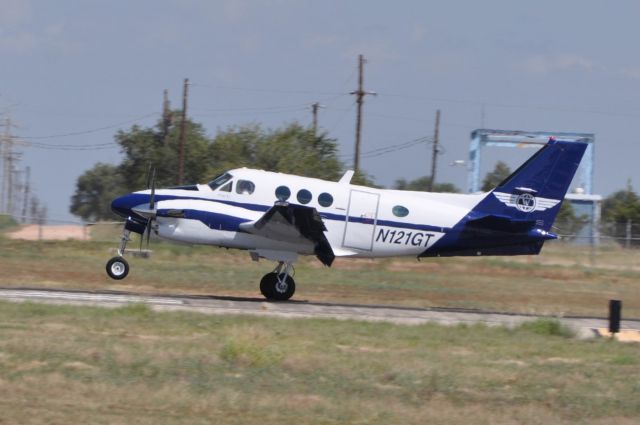 Beechcraft King Air 90 (N121GT)