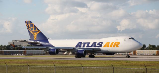 Boeing 747-400 (N485MC) - Taking off MIA on the afternoon of the 11th of November, 2018.