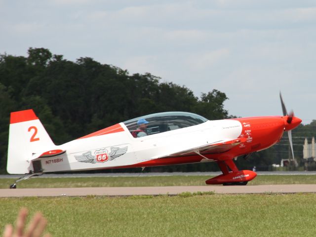 EXTRA EA-300 (N718BH)