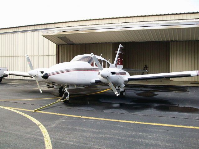 Piper Aztec (N14181)