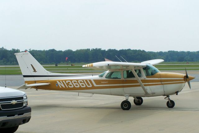 Cessna Skyhawk (N1366U)