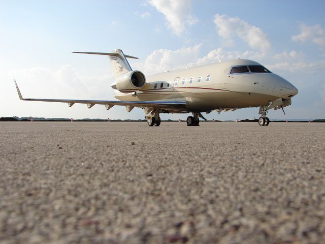 Canadair Challenger (N604AF)