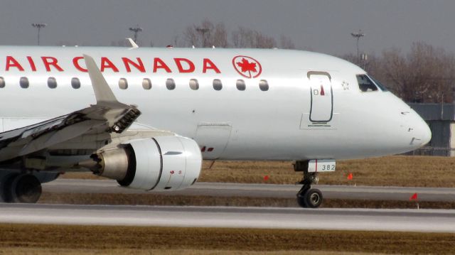 Embraer 170/175 (C-FEKI)