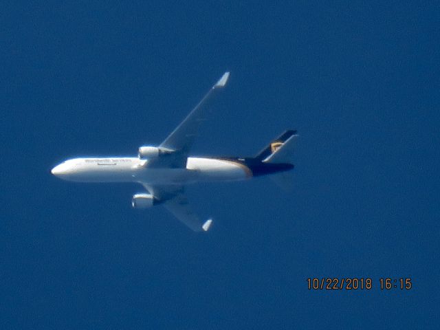 BOEING 767-300 (N319UP)