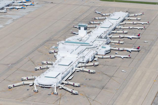 — — - Concourse B at CVG seen from a Cessna 172.