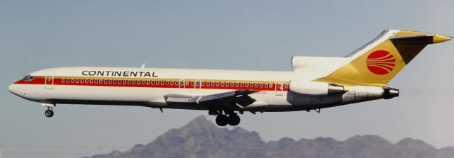 BOEING 727-200 (N88712) - 1984