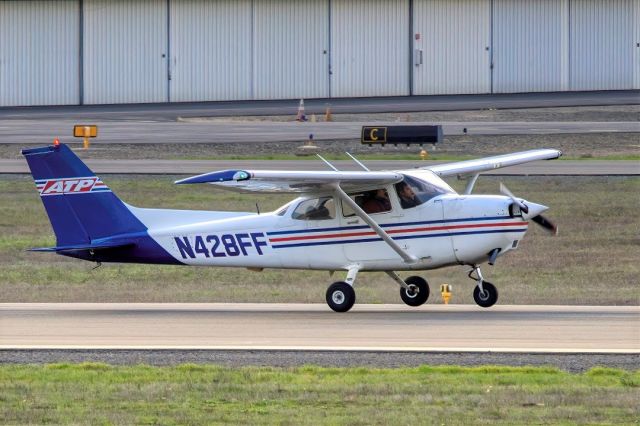 Cessna Skyhawk (N428FF) - Cessna 172R at Livermore Municipal Airport (CA). February 2021