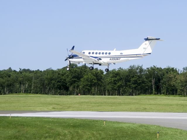 Beechcraft Super King Air 350 (N350NY) - Landing runway 34 | 16 July 2015