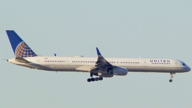 BOEING 757-300 (N75851)