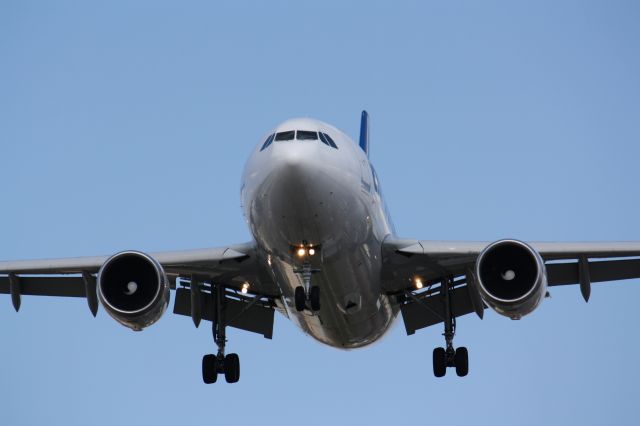 Airbus A310 — - Air Transat A310 on final Lester B. Pearson Intl Airport