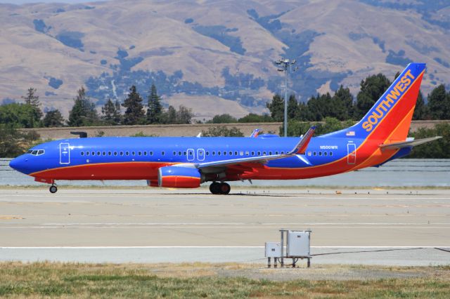 Boeing 737-800 (N500WR)