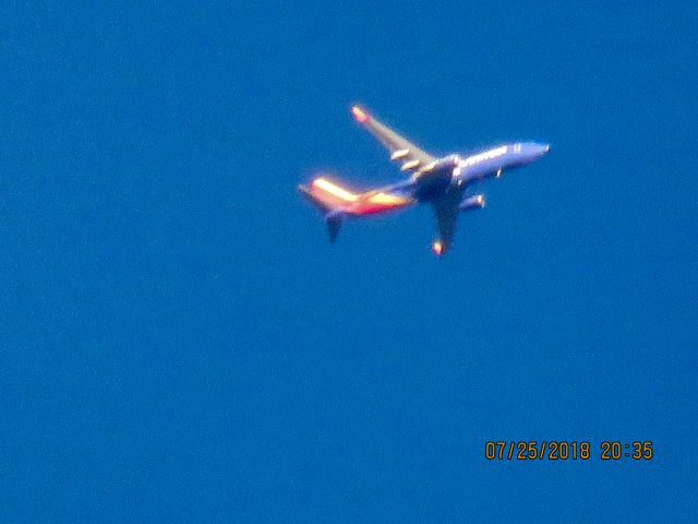 Boeing 737-800 (N8662F)