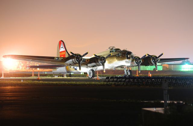 Boeing B-17 Flying Fortress (N93012)