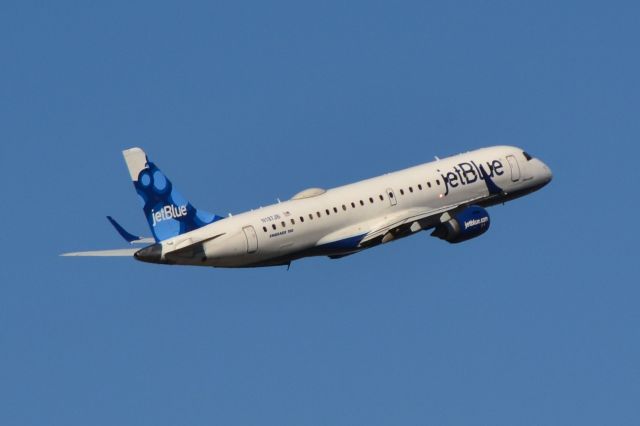 Embraer ERJ-190 (N187JB) - "Bluesmobile" departing KCLT - 10/24/18