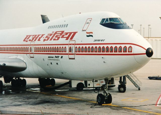 BOEING 747-300 (VT-EDU)