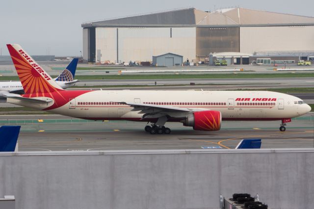 BOEING 777-200LR (VT-ALH)