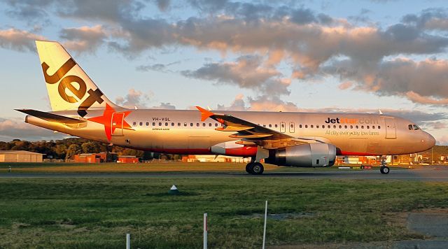 Airbus A320 (VH-VQL) - VH-VQL seen taxiing during sunset after touching down on runway 35 at Canberra Airport {CBR/YSCB} after arriving from Brisbane Airport {BNE/YBBN} as "Jetstar 656".