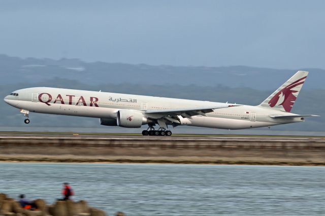 Boeing 777-200 (A7-BAT)