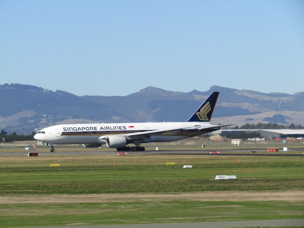 Boeing 777-200 (9V-SVG)