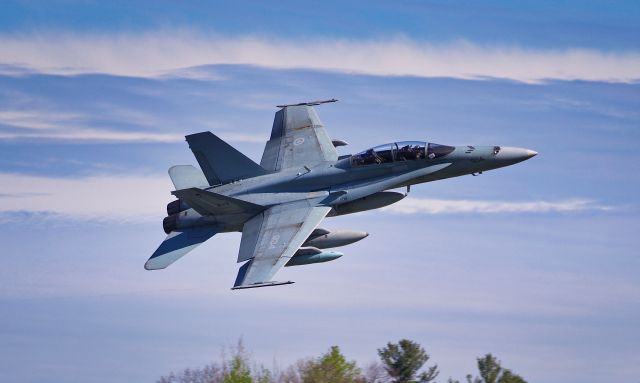 McDonnell Douglas FA-18 Hornet (18-8934) - right break for the crowd