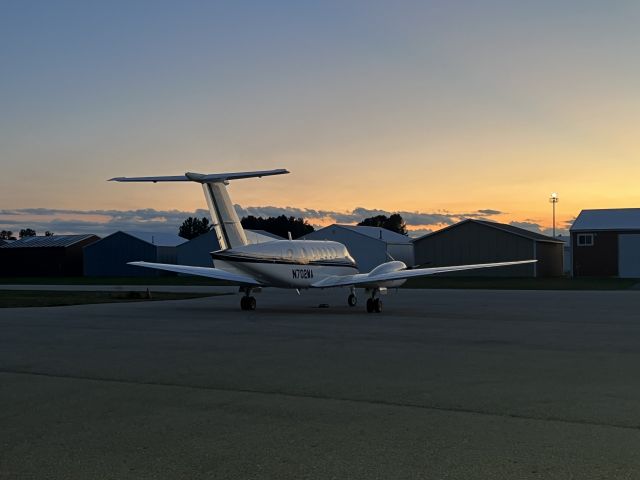 Beechcraft Super King Air 200 (N702MA)