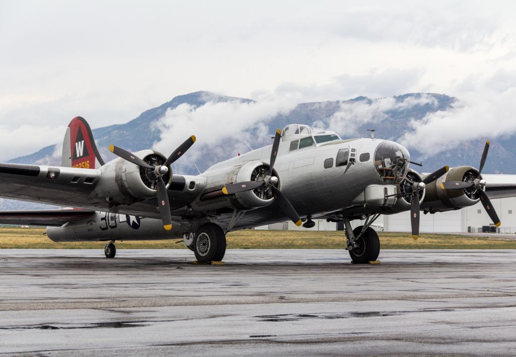 Boeing B-17 Flying Fortress (N5017N)