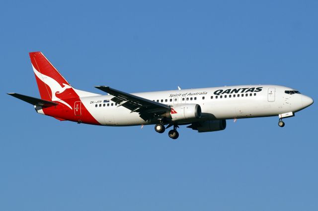 BOEING 737-400 (ZK-JTP)