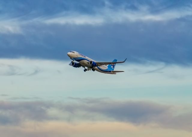 Airbus A320 (XA-LHG)