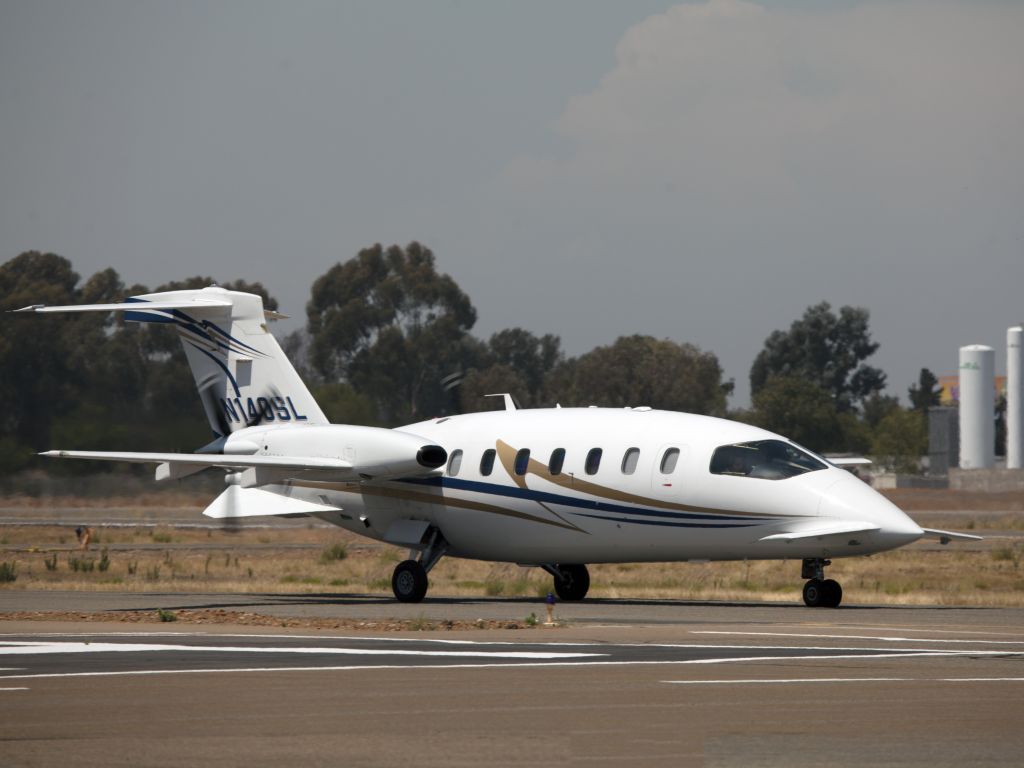 Piaggio P.180 Avanti (N140SL) - Jet speeds with turboprop fuel flows.