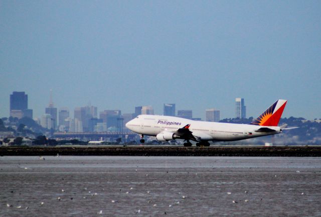 Boeing 747-400 (RP-C7475)