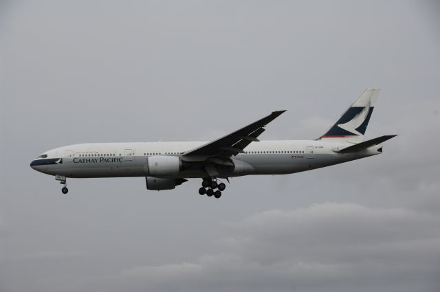 Boeing 777-200 (B-HNB) - Final Approach to NRT Airport R/W34L on 2012/04/30