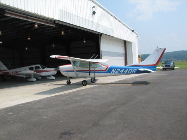 Cessna Skylane (N2440R) - at Queen City