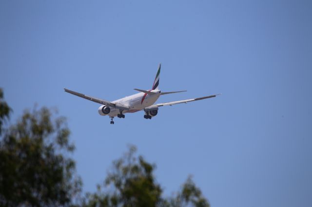 BOEING 777-300ER (A6-EPY)