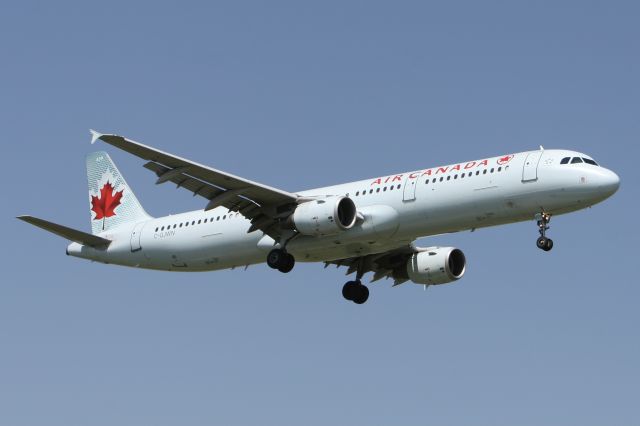 Airbus A321 (C-GJWN) - May 20, 2009 - on final for Toronto