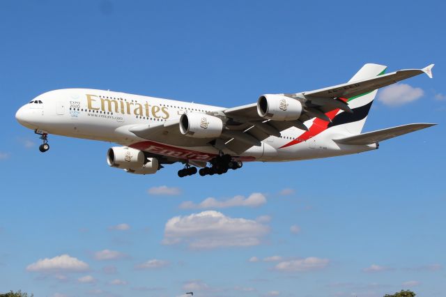 Airbus A380-800 (A6-EED) - Emirates (EK) A6-EED A380-861 [cn111]br /London Heathrow (LHR). Emirates flight EK29 arriving from Dubai International (DXB). br /Taken from Myrtle Avenue Gardens, Hatton Cross (27L approach)br /br /2018 08 02br /a rel=nofollow href=http://alphayankee.smugmug.com/Airlines-and-Airliners-Portfolio/Airlines/MIDDLE-EAST-AFRICA/Emirates-EK/https://alphayankee.smugmug.com/Airlines-and-Airliners-Portfolio/Airlines/MIDDLE-EAST-AFRICA/Emirates-EK//a