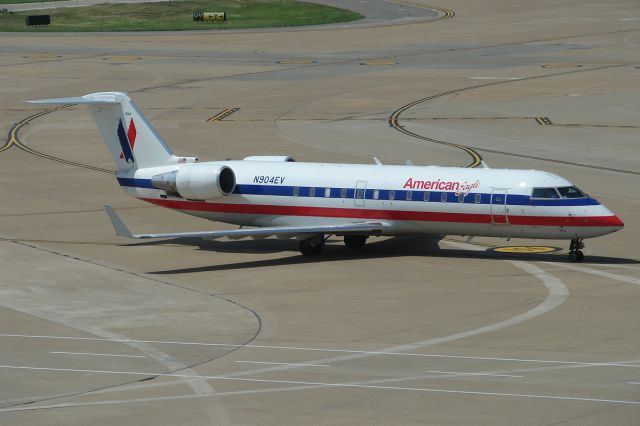 Canadair Regional Jet CRJ-200 (N904EV)