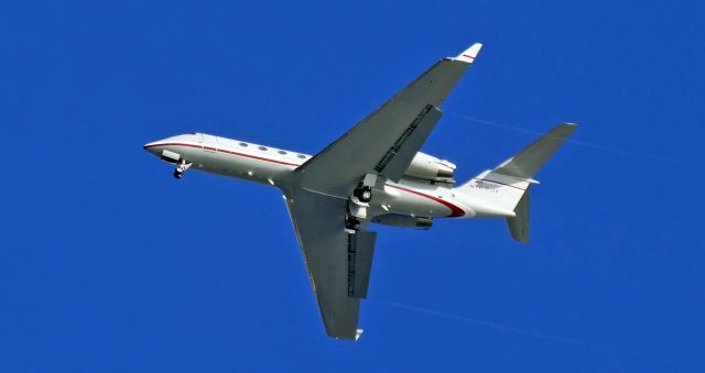 Gulfstream Aerospace Gulfstream IV (N165JF) - On short final for Rwy 26L