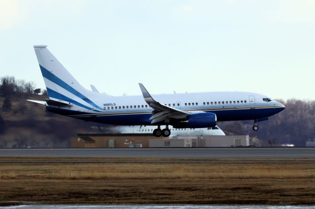 Boeing 737-700 (N885LS)