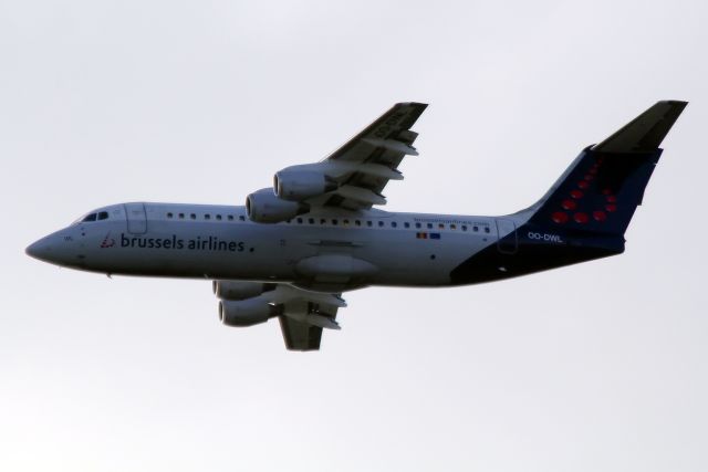 de Havilland Dash 8-400 (OO-DWL) - 08 June 2012