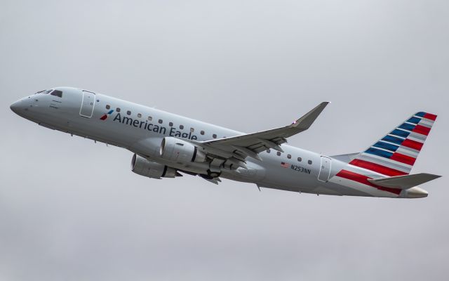 EMBRAER 175 (long wing) (N253NN)