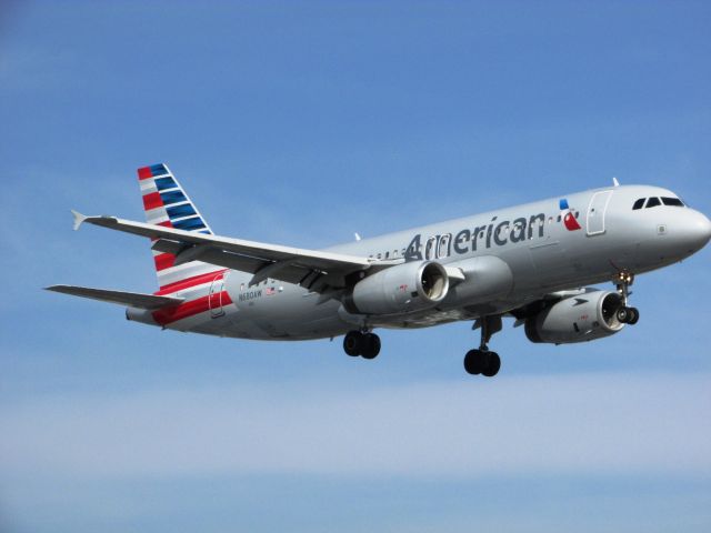 Airbus A320 (N680AW) - Landing RWY 20R