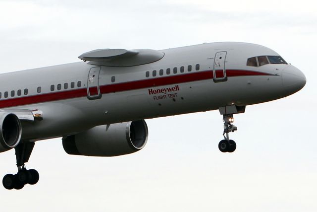 Boeing 757-200 (N757HW)