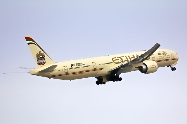 Boeing 777-200 (A6-ETN)