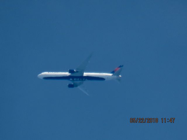 BOEING 767-400 (N828MH)