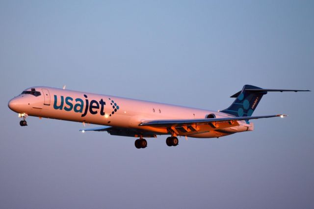 McDonnell Douglas MD-88 (N833US) - Jet USA 833 arriving from Detroit Willow Run 