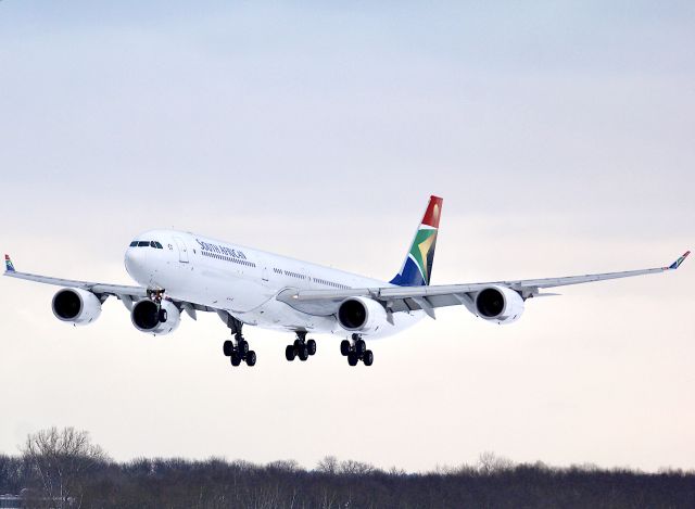 Airbus A340-600 (ZS-SNE)