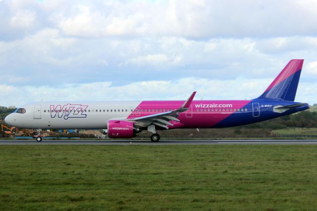 Airbus A321neo (G-WUKV) - Departing rwy 25 on 3-Oct-23 operating flight WUK5113 to LZKZ.