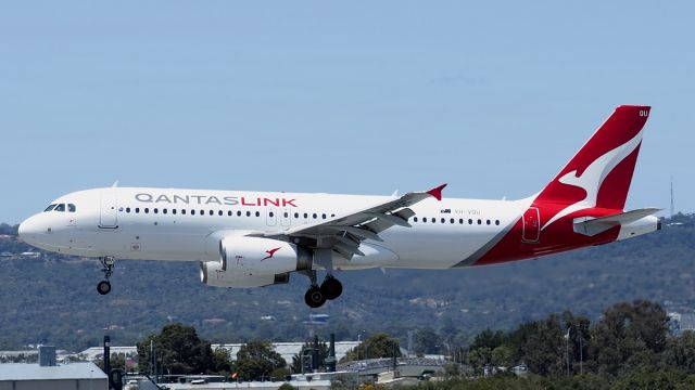 Airbus A320 (VH-VQU) - Airbus A320-232 cn 2445. QantasLink VH-VQU Red River Gum YPPH 07th November 2020.